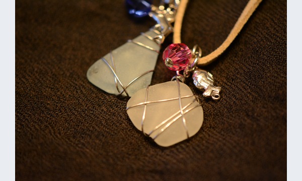 ヨコハマハンドメイドマルシェ実行委員会のシーグラスペンダント講座イベント